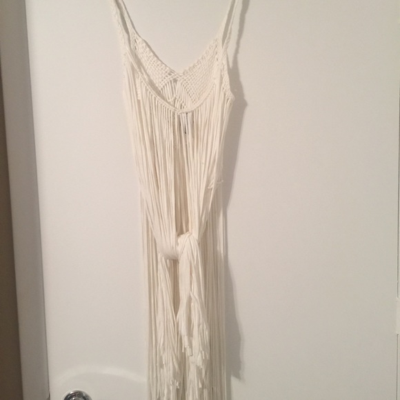 White top with hanging strings - Picture 2 of 4